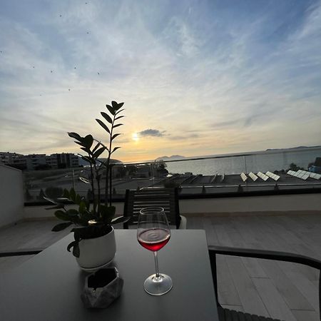 Perla Luxury Apartment - Private Patio & Parking فلورا المظهر الخارجي الصورة