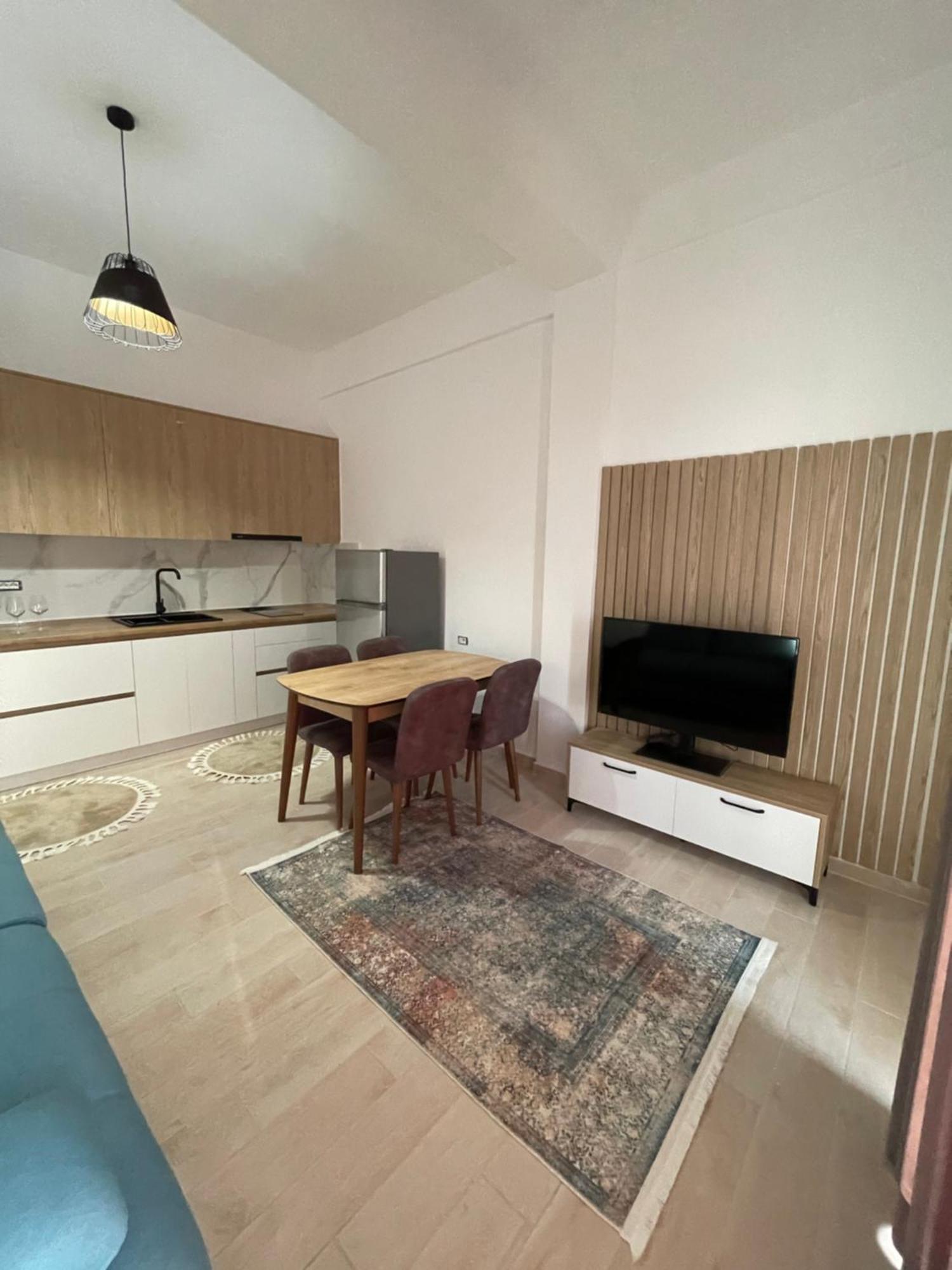 Perla Luxury Apartment - Private Patio & Parking فلورا المظهر الخارجي الصورة